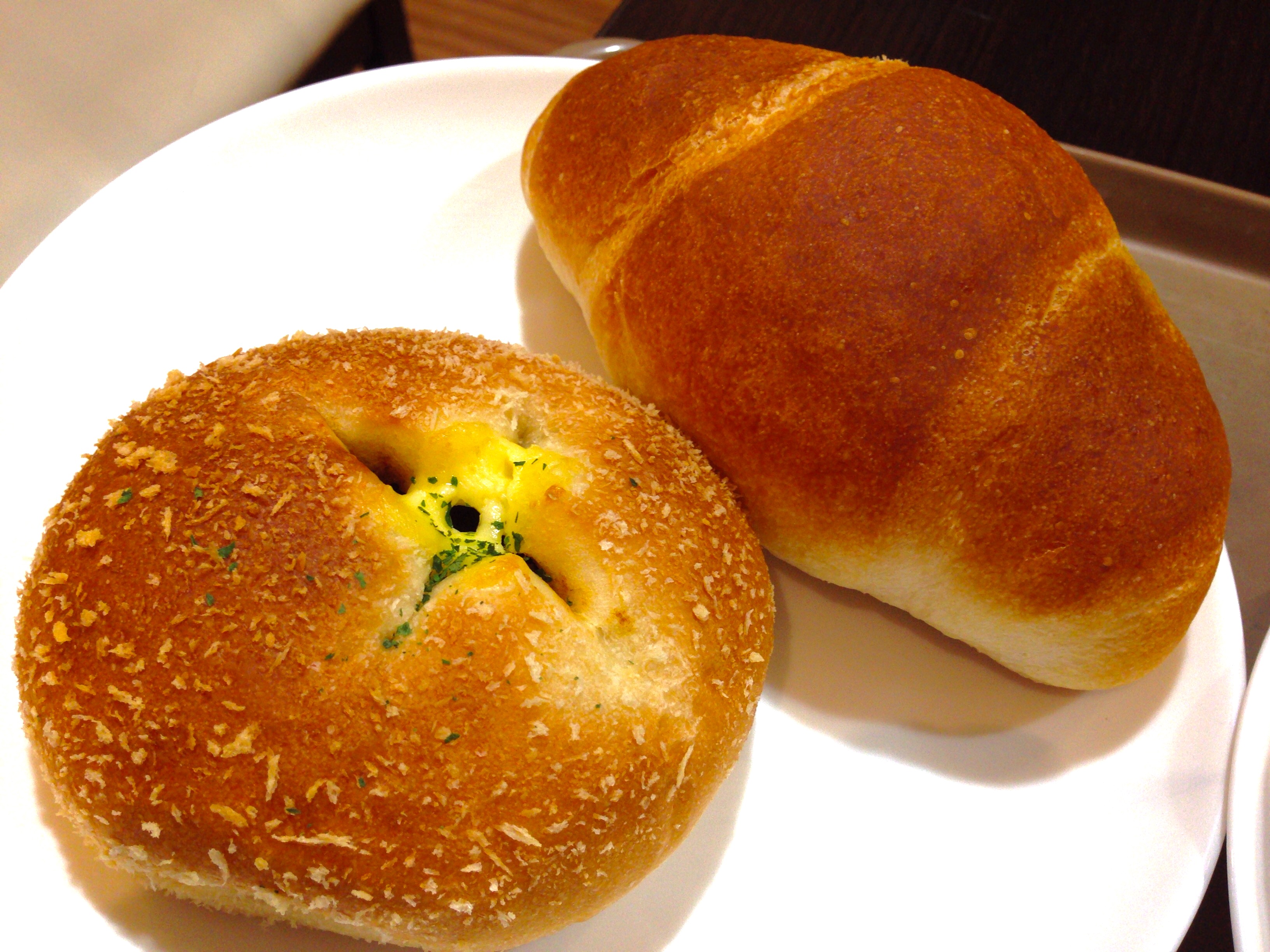 【京橋】サンエトワールのパンで300円モーニング！イートインあり