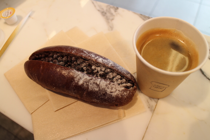 【京橋】オシャレ高級ベーカリー「ブラウンベーカリー」でパンを買うとコーヒーも付いてくるよ！
